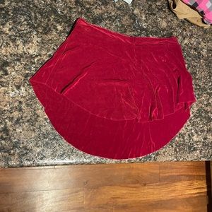 Bullet pointe skirt size small. Color cranberry